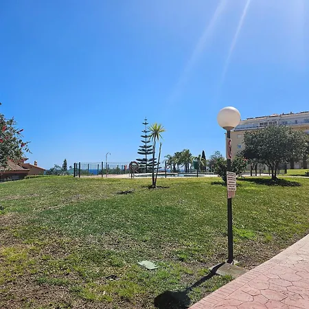Two Bedroom With Pool & Sea Views Apartament *